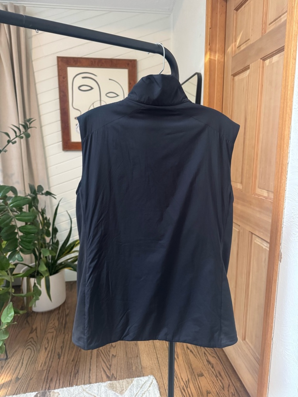 Arc'teryx Women’s Black Vest | Size: Large - Picture 7 of 11